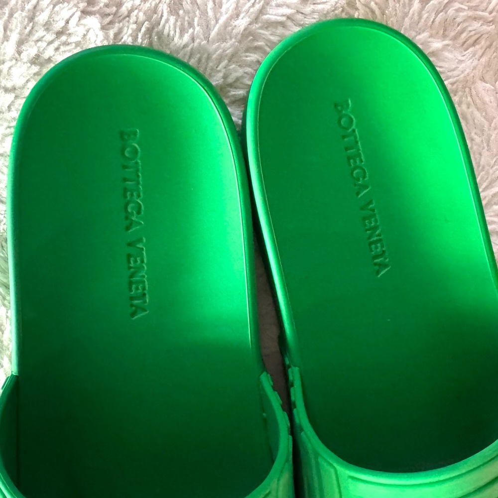 Bottega Veneta - Slider Embossed Rubber Green Slides - Picture 7 of 11